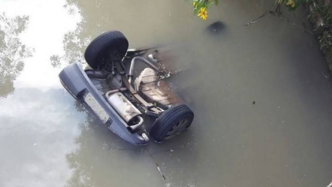 URGENTE: carro é encontrado submerso no rio Tubarão