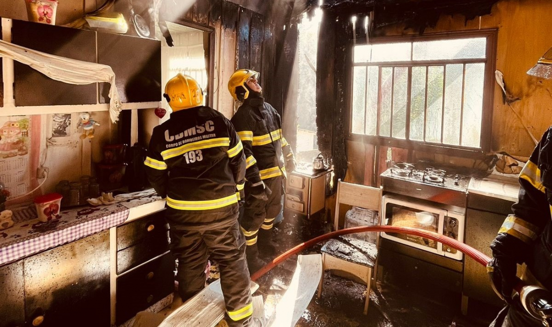 Ocorrências de incêndio com fogões à lenha, lareira e aquecedores aumentam 150% no inverno
