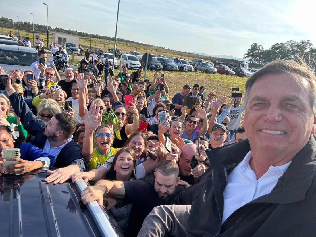 Bolsonaro pousa em Jaguaruna e segue para o RS nesta quarta (24)
