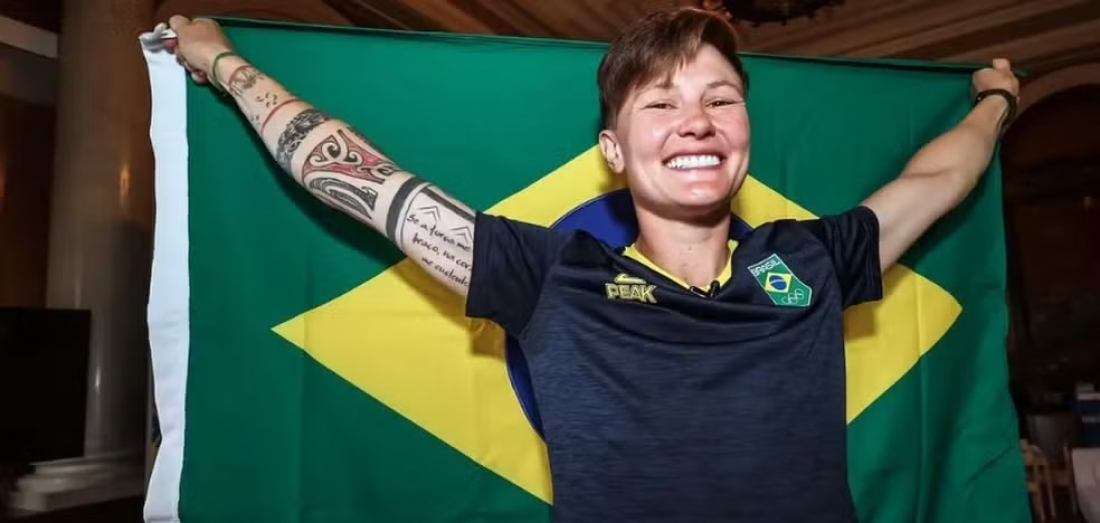 Catarinense que será Porta-bandeira do Brasil nas Olimpíadas conta sobre superação do câncer e volta ao rugby
