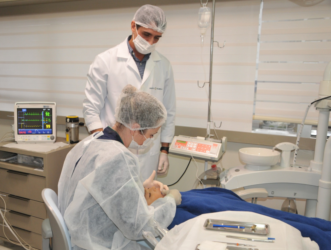 Cirurgia para correção de 'língua presa' (anquiloglossia) pode ser realizada em consultório odontológico