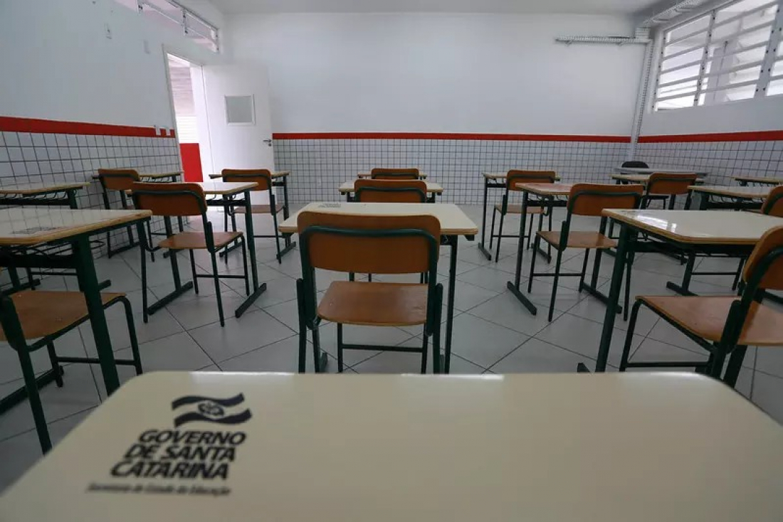 Justiça ordena suspensão de edital do maior concurso da Educação de SC
