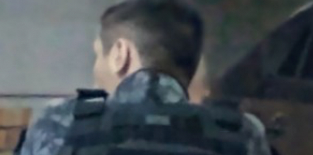 Homem recebe rasteira e é assaltado em Tubarão por falsos policiais