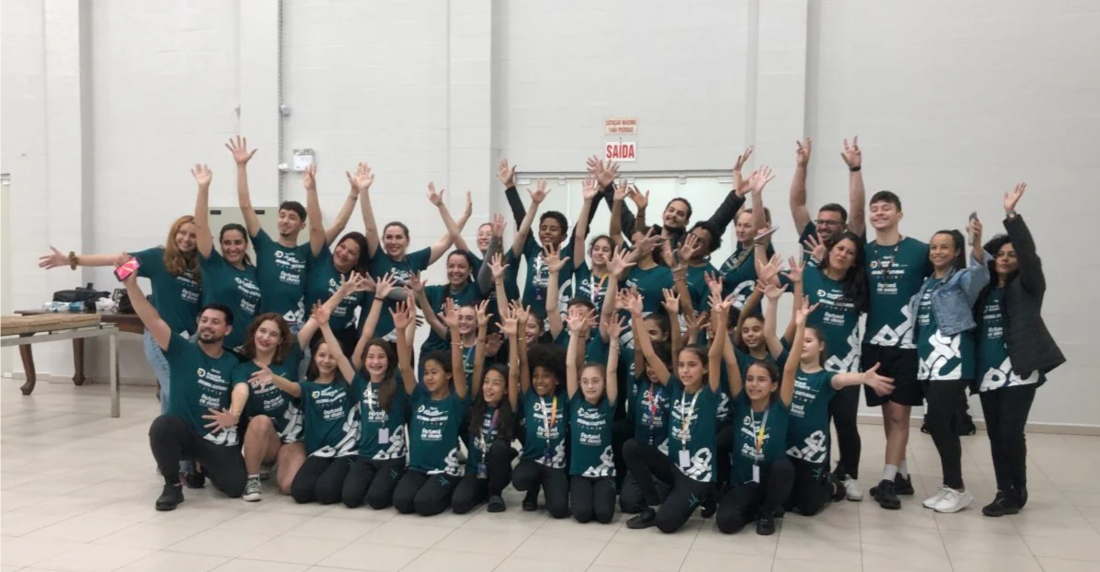 Bailarinos do Parque Diamante conquistam dupla premiação no maior festival de dança do mundo