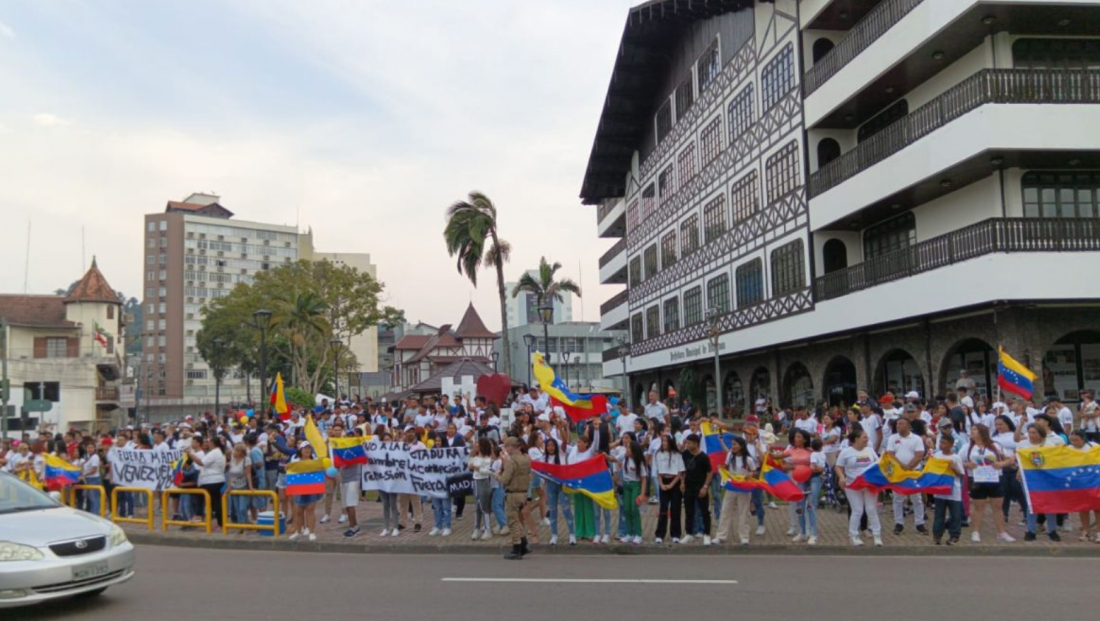 Eleição presidencial na Venezuela motiva protestos em SC e no país contra Maduro
