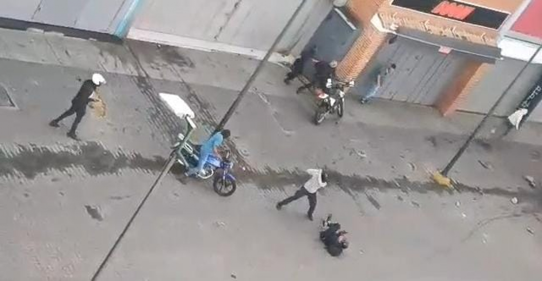 Venezuelano que mora em Tubarão compartilha imagens das manifestações em Caracas contra reeleição de Maduro