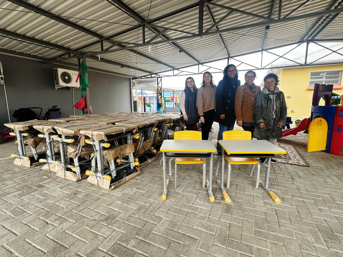 Creches de Tubarão recebem materiais da Fundação Municipal de Educação