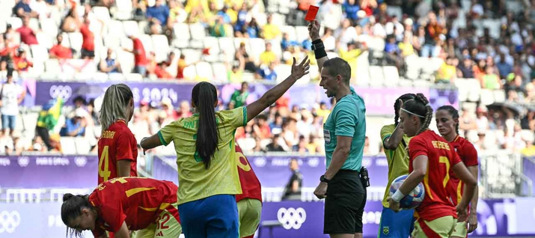 Marta é expulsa, Brasil perde para a Espanha e se complica nas Olímpiadas