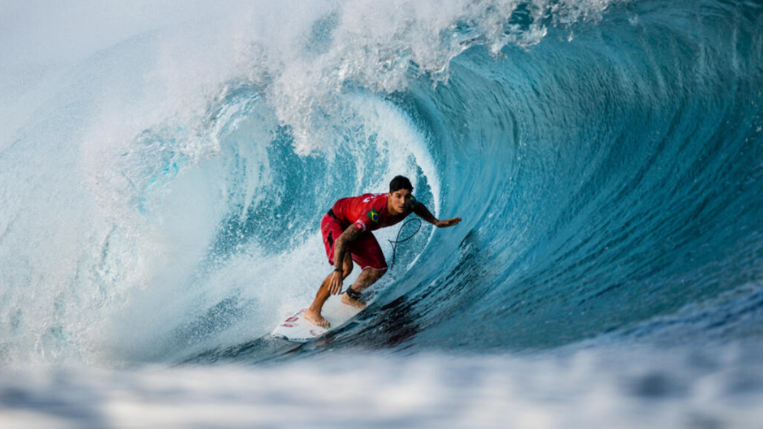 Olimpíadas: Gabriel Medina elimina João Chianca e está na semifinal do surfe
