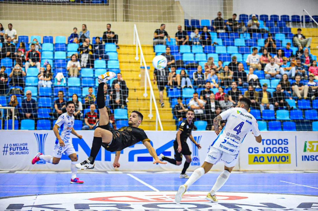 Tubarão Futsal empata em casa com o Foz Cataratas