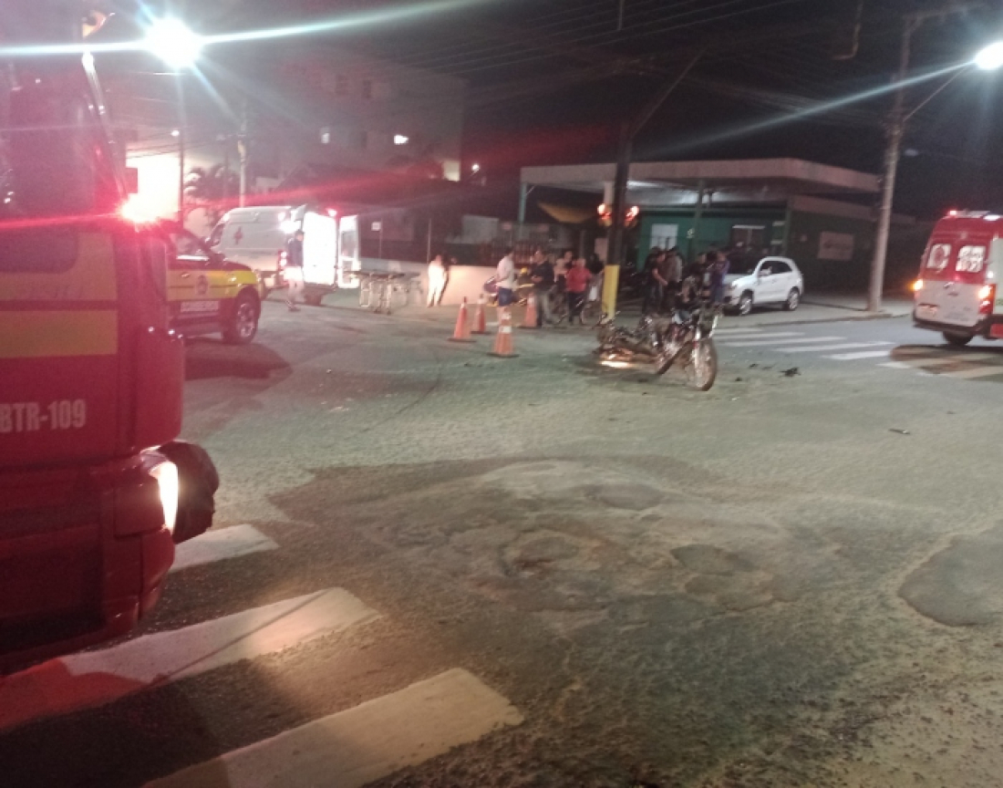 Motociclistas ficam feridos após colisão frontal em Tubarão