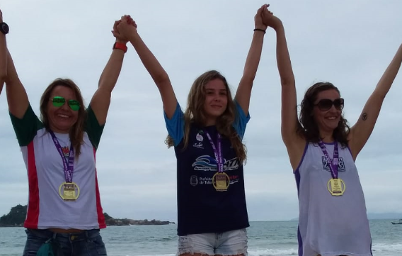 Natação de Tubarão consegue dobradinha no pódio geral