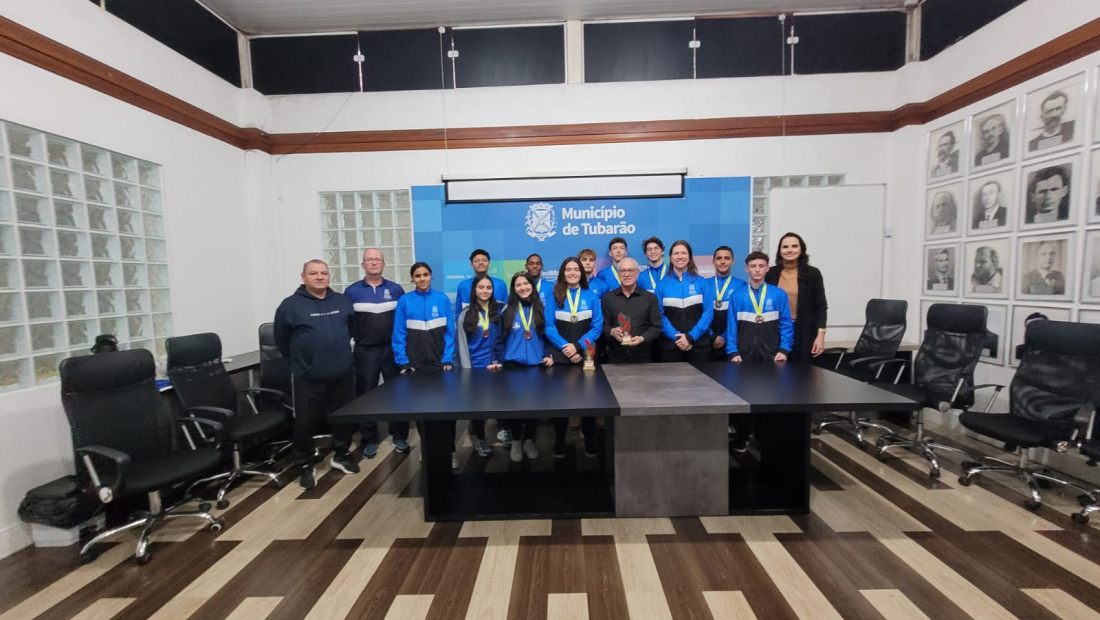 Prefeito de Tubarão recebe atletas classificados na etapa regional da Olesc
