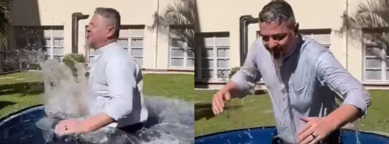 Padre de Brusque pula em caixa d’água para convidar comunidade para festa 