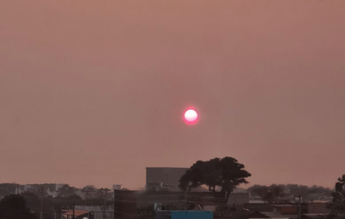Por que há fumaça aparecendo no céu de SC? A explicação por trás