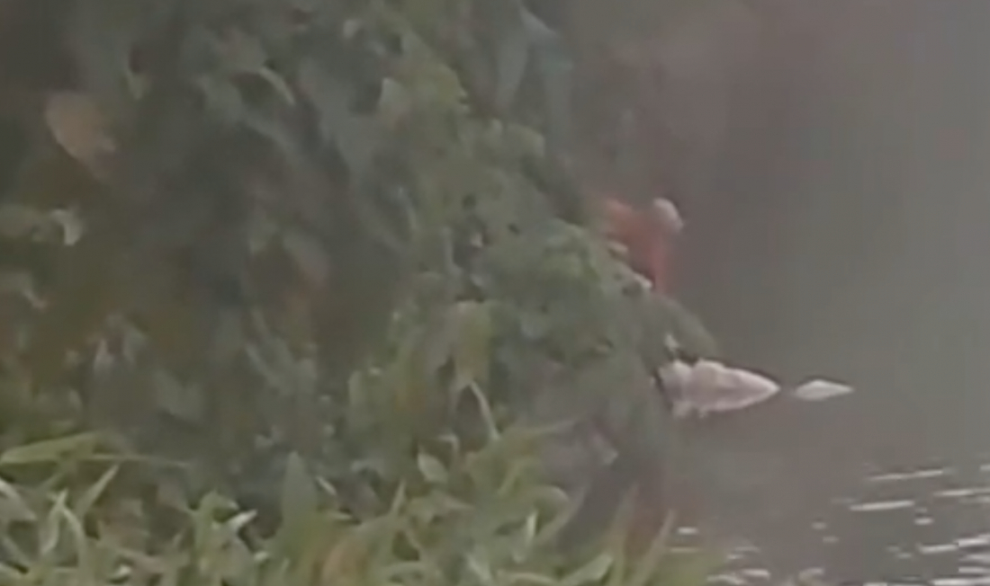 (Vídeo) URGENTE: Corpo é encontrado dentro do rio em Capivari de Baixo