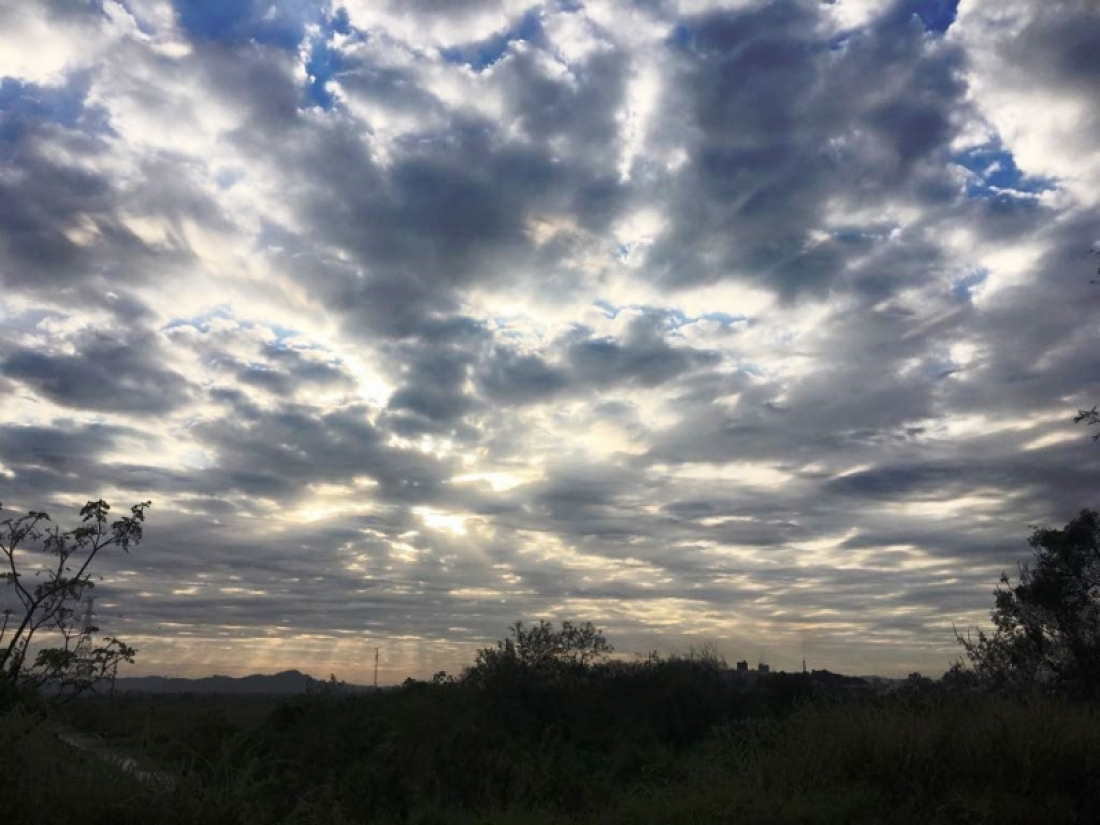Frente fria chega em SC e derruba temperaturas nesta quinta