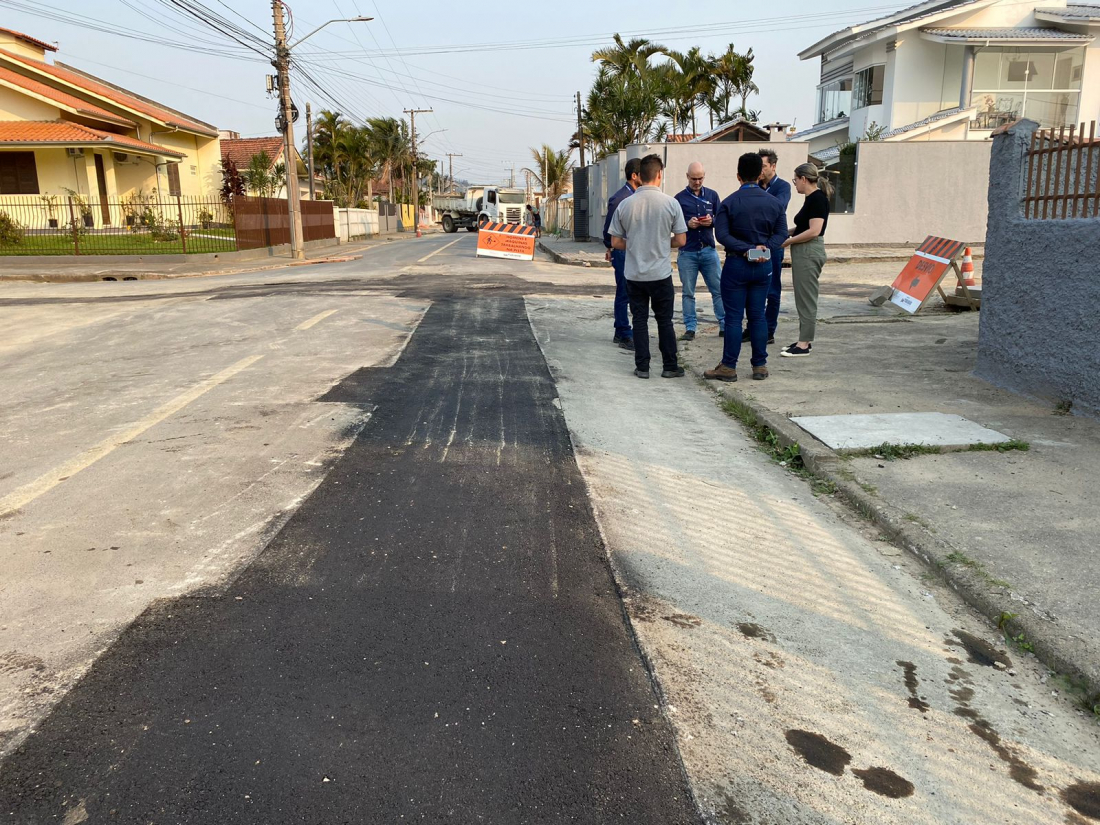 Ruas afetadas por obras de saneamento em Tubarão passam por vistoria