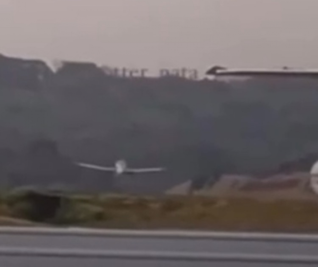 Impressionante: avião desce ‘de lado’ para pousar por causa de vento forte em SC