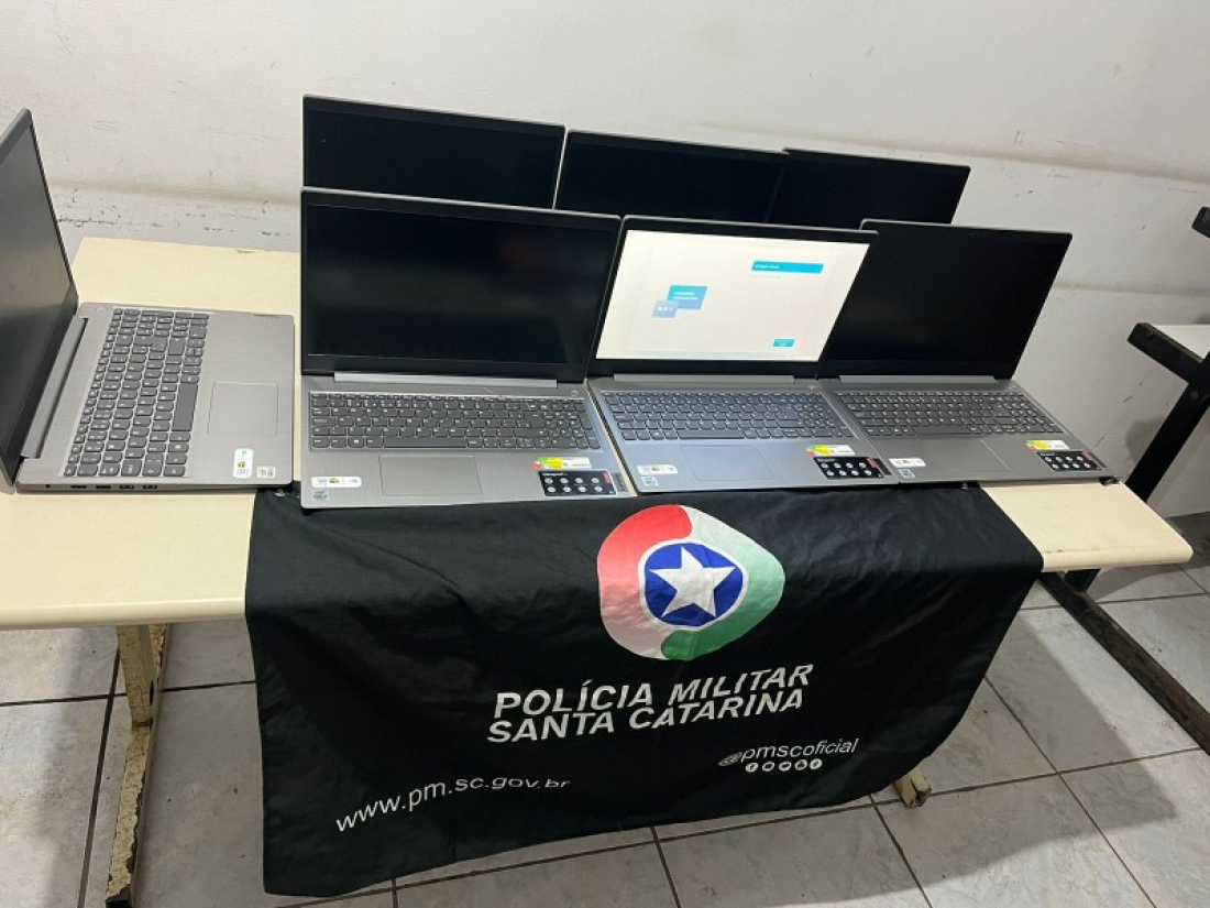 Polícia recupera sete notebooks furtados por adolescentes em escola no Sul de SC