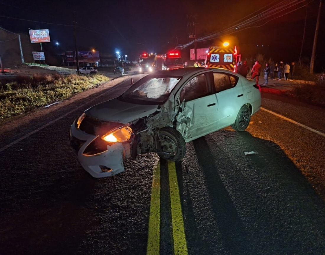 Colisão deixa carro destruído e mobiliza Bombeiros na SC-370, em Braço do Norte