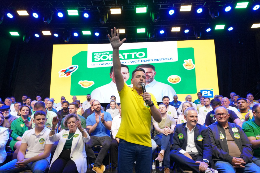 Com Jorginho e Eduardo Bolsonaro no palanque, Soratto lança campanha em Tubarão
