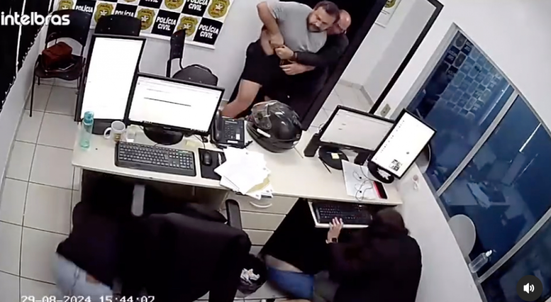 Em SC: Irmão de vítima de violência doméstica e policial civil impedem feminicídio em delegacia de Maracajá