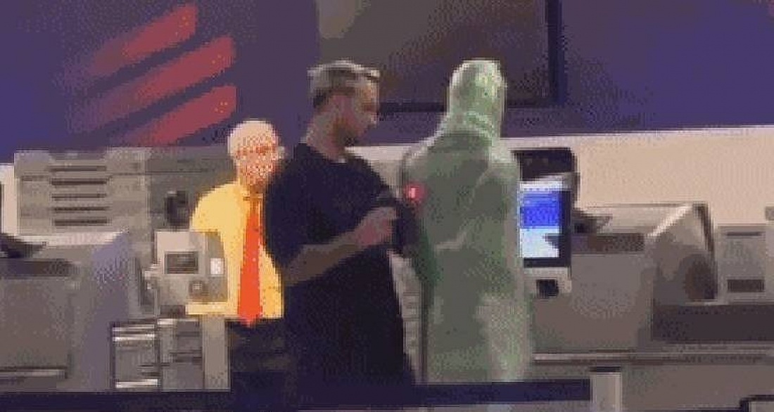 Mundo: homem se enrola em plástico e tenta se despachar no Aeroporto de Miami