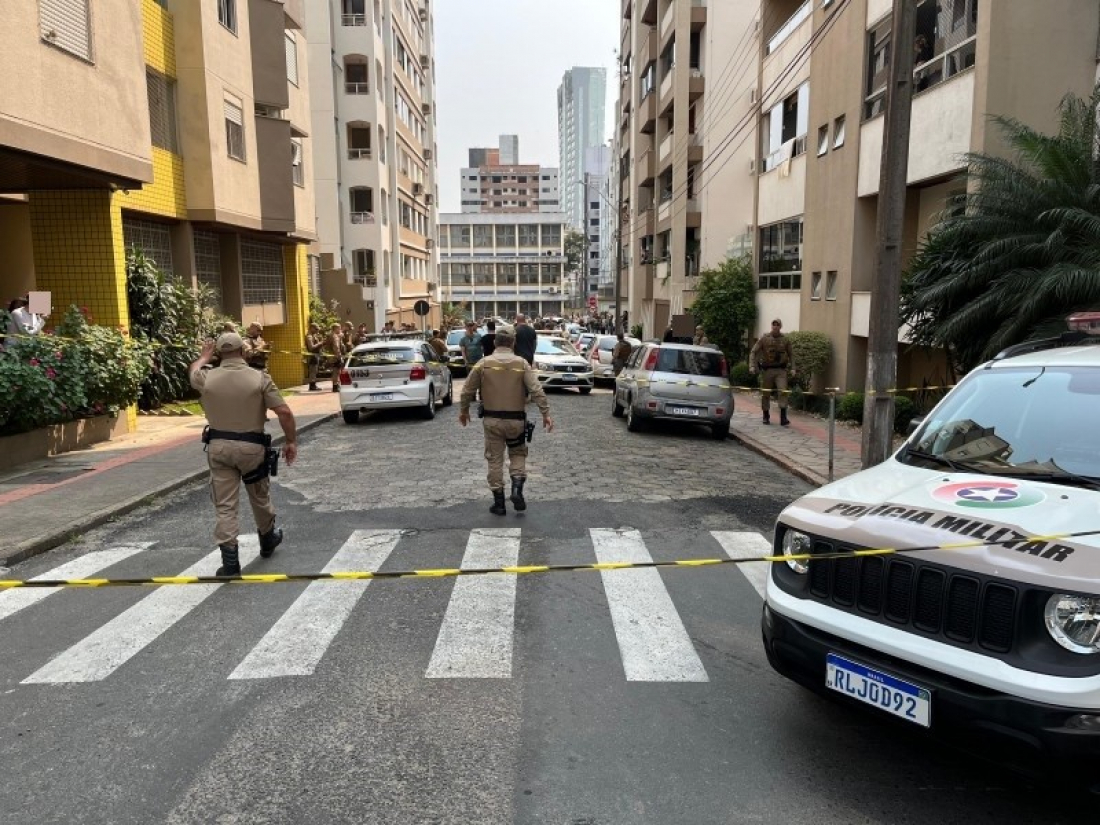 Vídeo mostra momento em que policial militar é morto a tiros no Centro de Criciúma; assista