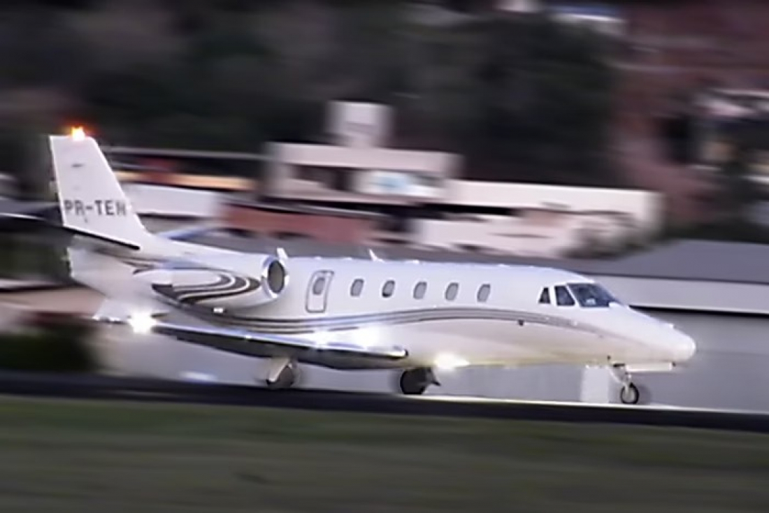 Avião de Gusttavo Lima é apreendido em operação que prendeu Deolane