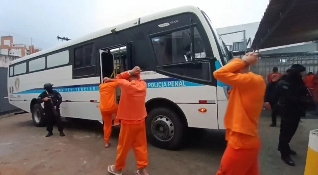 SC realiza maior transferência de detentos para outro estado da história