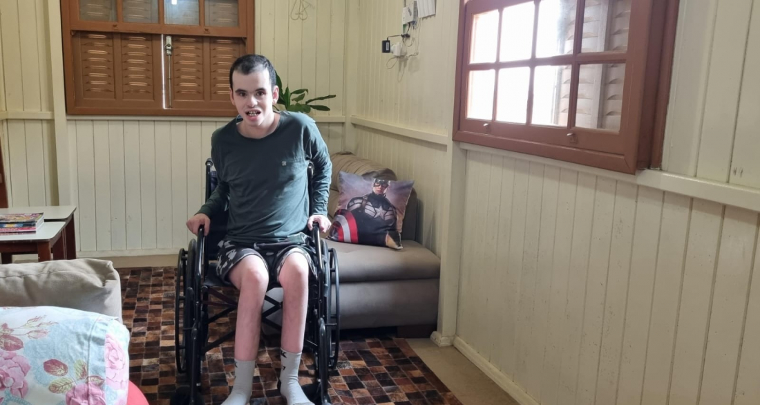 Tubarão: mãe pede ajuda para cirurgia de Nino, que tem síndrome de Williams