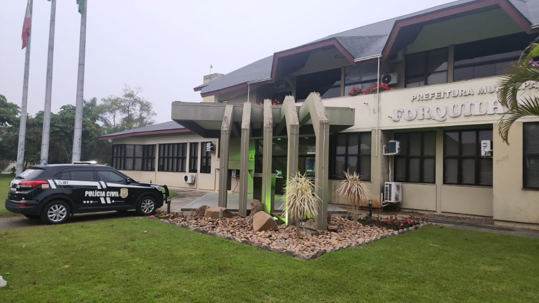 Fraude em licitação para corte de grama gera operação policial em prefeitura no Sul de SC