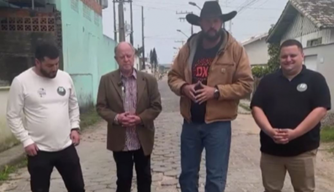 Justiça manda tirar do ar vídeo de Zé Trovão ao lado de Mauro Candemil em Laguna