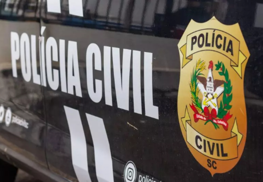 Pai e filho são presos após tentarem matar homem em briga de trânsito em SC