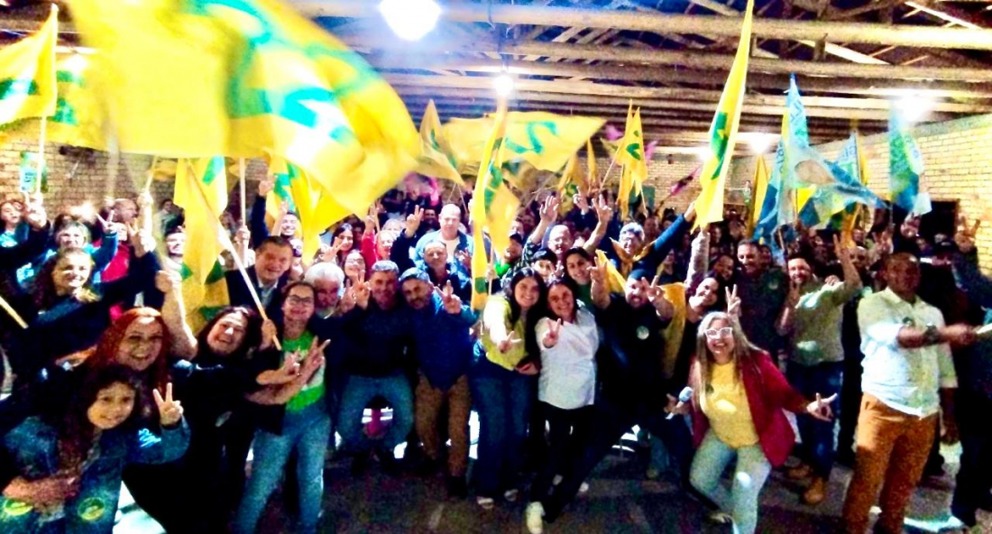 (Vídeo) Comício de Ita do Tio Preto reúne mais de 270 carros em Pescaria Brava