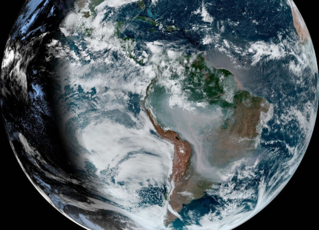 Corredor de fumaça no Brasil é visto por satélite a 1,5 milhão de quilômetros da Terra