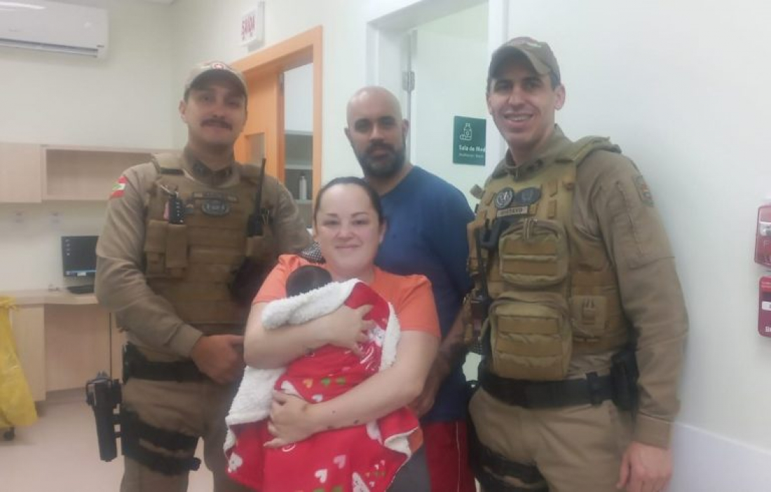 Policiais Militares salvam bebê de 7 dias de engasgamento em Criciúma