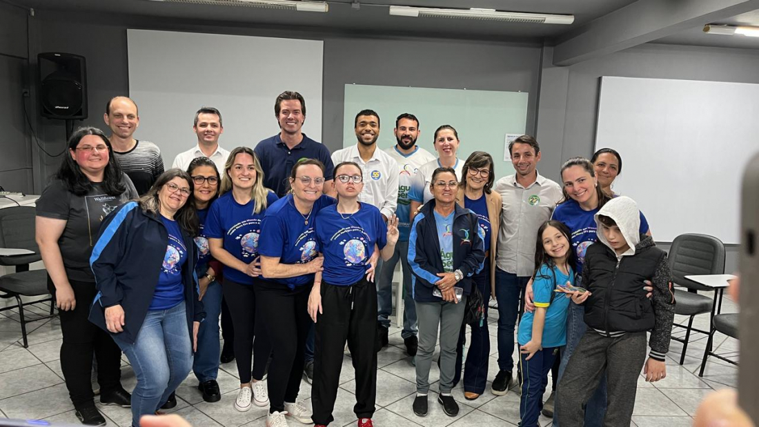 Carta compromisso com questões ligadas à deficiência é entregue aos candidatos a majoritária em Braço do Norte