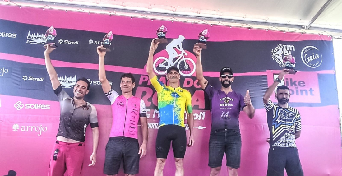 Tubaronense Nivaldo de Farias é campeão na categoria Pró Master B2 no 12° Bike Marathon da Praia do Rosa