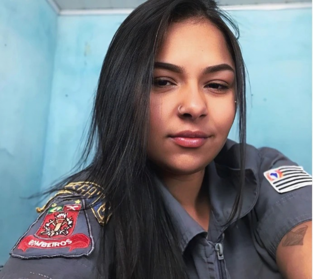 Bombeira é internada em estado grave após dar a própria máscara para salvar criança de incêndio