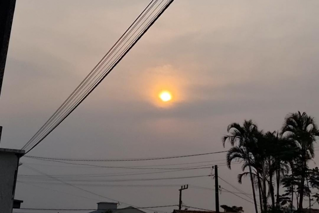 Litoral Sul de SC registra névoa úmida e rajadas de vento com calor intenso