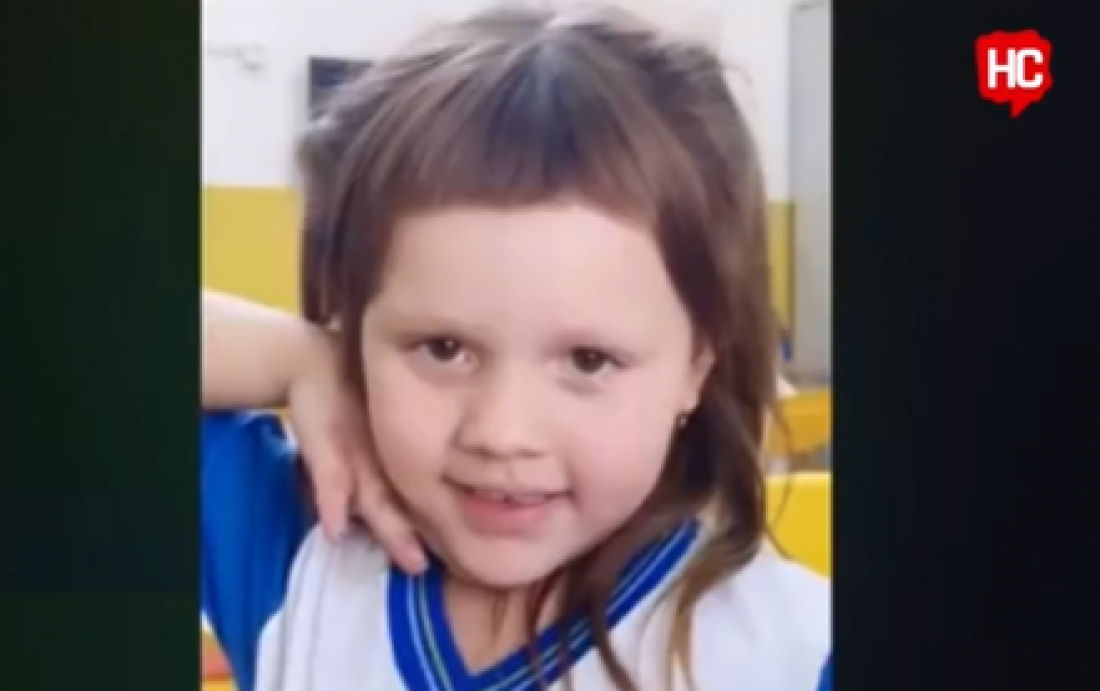 (Vídeo) Menina tem franja cortada por colega na escola e viraliza na web