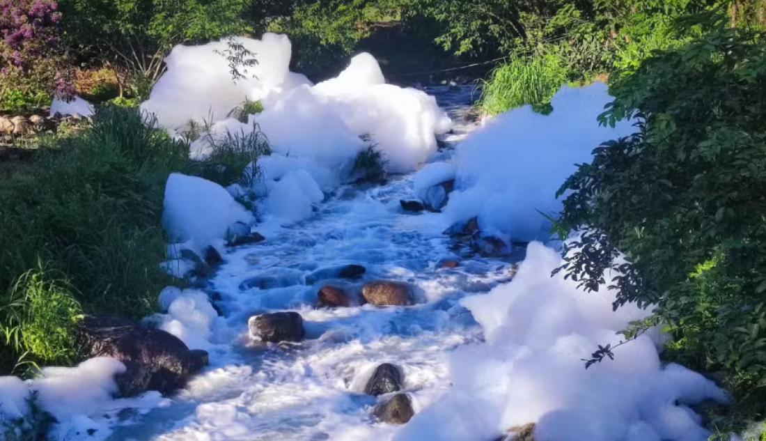 Em SC: Motorista e empresas são denunciados por vazamento de ácido em rio