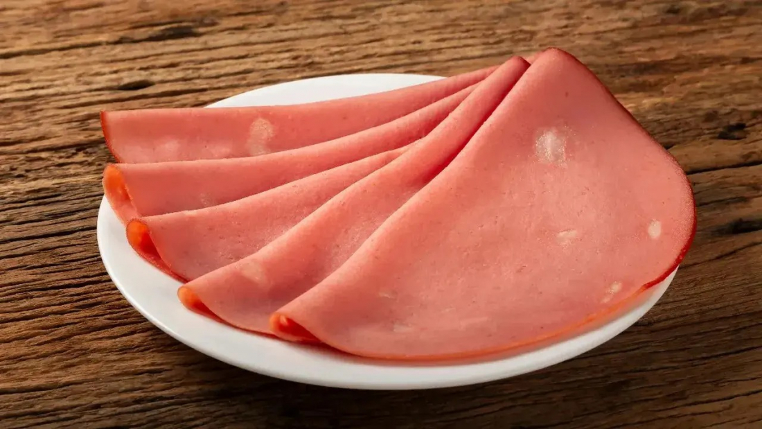 Brasil tem 2 mortes por botulismo relacionadas à ingestão de mortadela