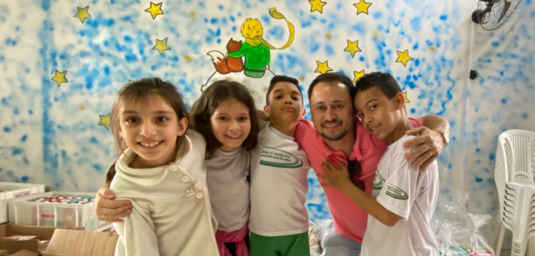 (Vídeo) Matheuzinho Ximbica doa parte dos alimentos arrecadados na Costelada Beneficente à COMBEMTU