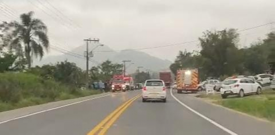 Mulher é esfaqueada pelo irmão em Gravatal; autoridades atendem ocorrência em andamento