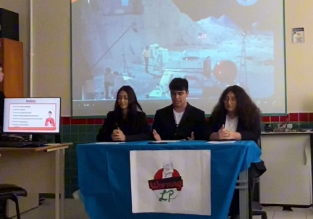 (Vídeo) Escola Lino Pessoa faz feira de ciências com tema fake news e recebe convidado especial do HC Notícias