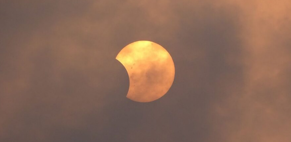 Fotos de tirar o fôlego mostram como foi a passagem do eclipse solar por SC