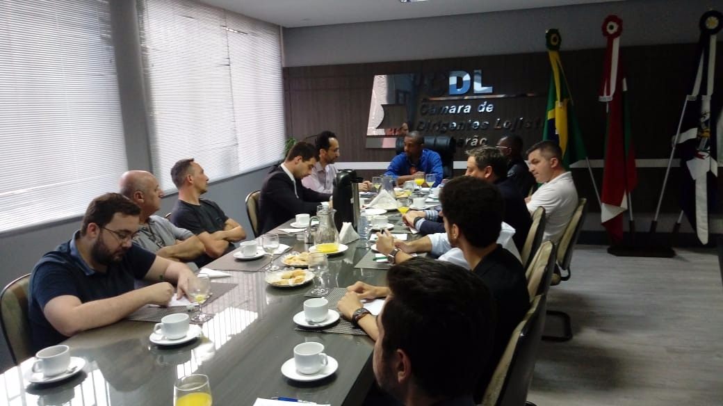 Candidato do Solidariedade participa de encontro na CDL